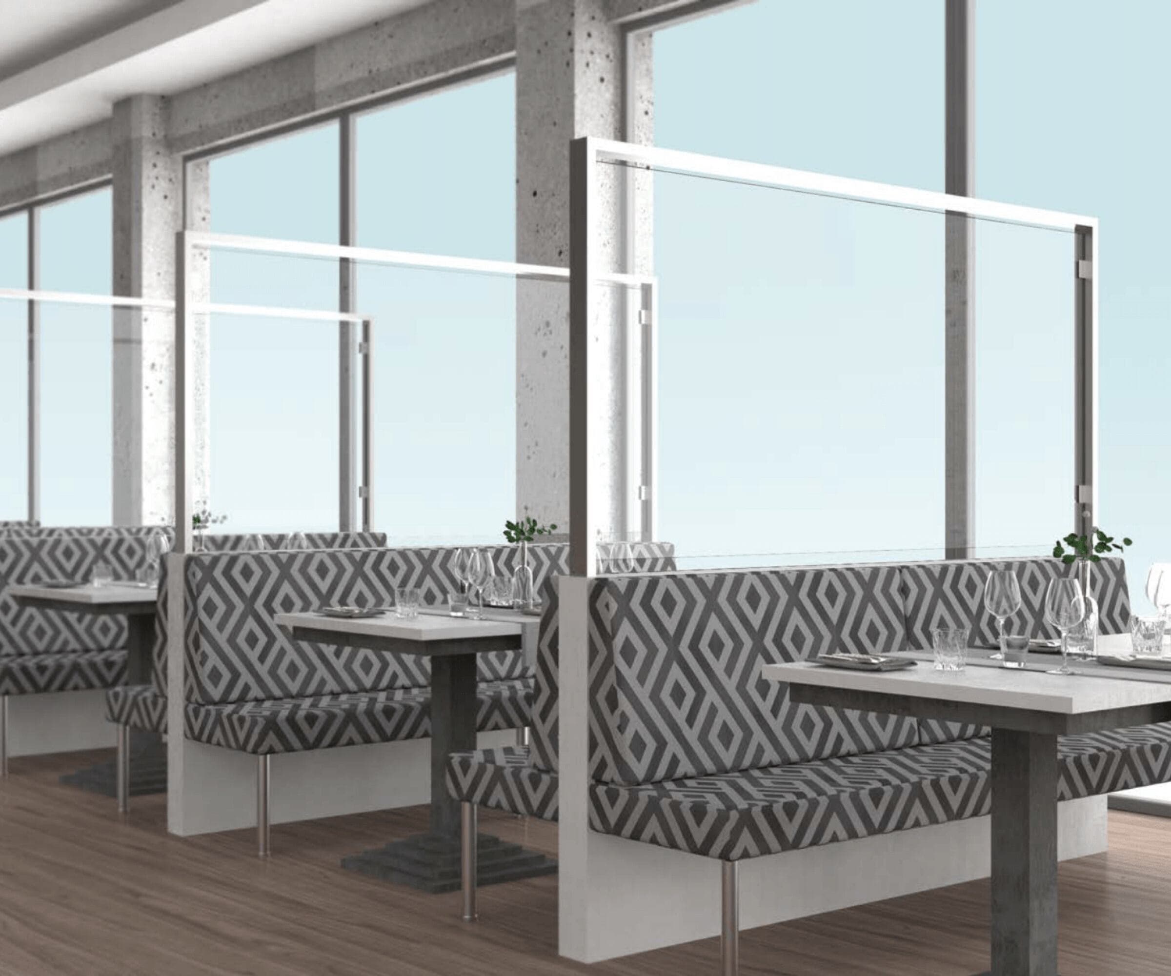 Barrières protection en verre pour restaurant